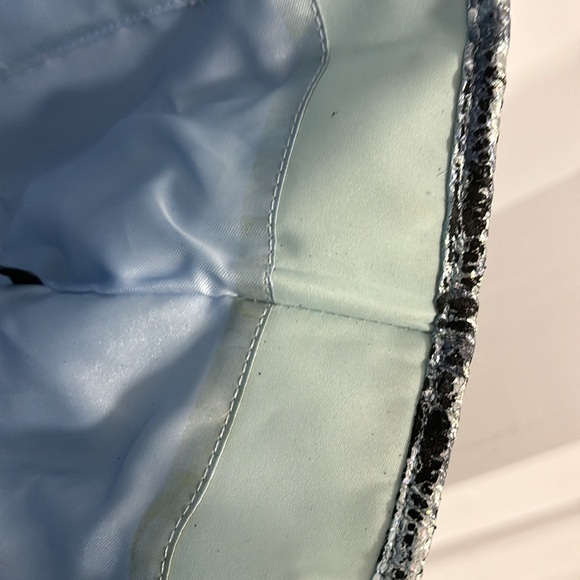 Guess | Paris Hilton| tote - Picture 7 of 8